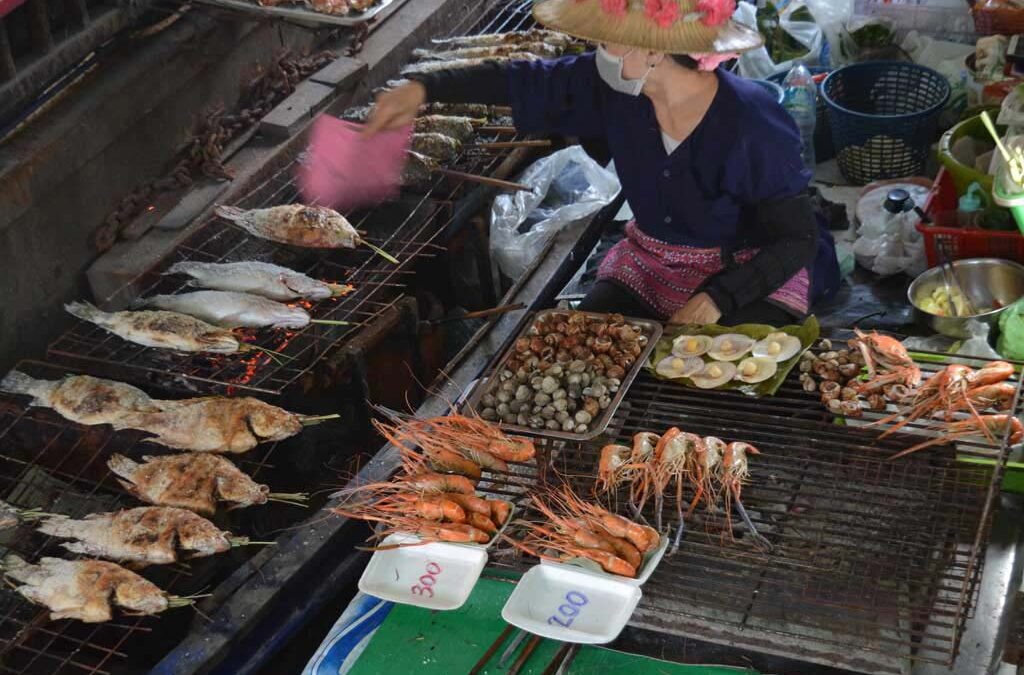 A day trip to Taling Chan Floating Market